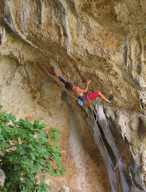 20metri magičnog prevjesa od 45 stupnjeva od jučer ima i ime i ocjenu - Peća i vuk (8a+)!