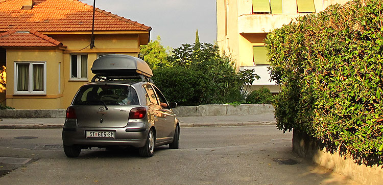 ... Yaris D4-D s kojim je Perija sam otiša do Portugala i nazad! Od tada se zove Putnik, a Yaris je uša u legendu!