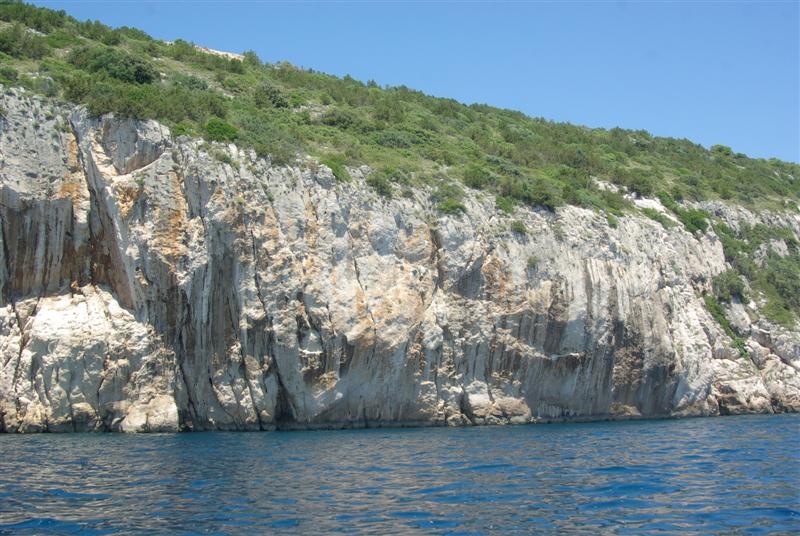 Sektor Big - Na prvi pogled noge zašejkaju, visina ide priko 20m prevjesa čistog ka suza, prava uživancija za iskrenog ljubitelja free-style-climbinga ka šta je na Čiovu...Dubina?Veselo je vidit crnilo i bezdan dubine ispod sebe :-)