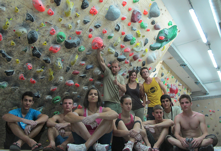 Omladina feat. Kike Malenica, Ivan Lisica i Boris Zokić. Boći se rado odazva da bude chief routesetter za današnji boulder trening i bilo je vrhunski...