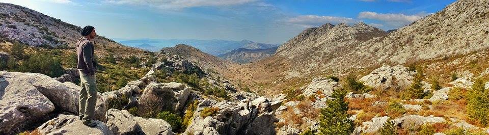 Marulov as Marin Radmilović uživa u pogledu na domovinu dalmatinskog težaka! p.s. primjećujete li Klobuk u daljini?