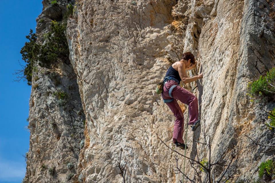 Ana Mažar, najstarija splitska aktivna penjačica, punih 40 godina u penjama i i dalje itekako izgleda! Bravo Ane, uzor si omladini! / Foto: Dino